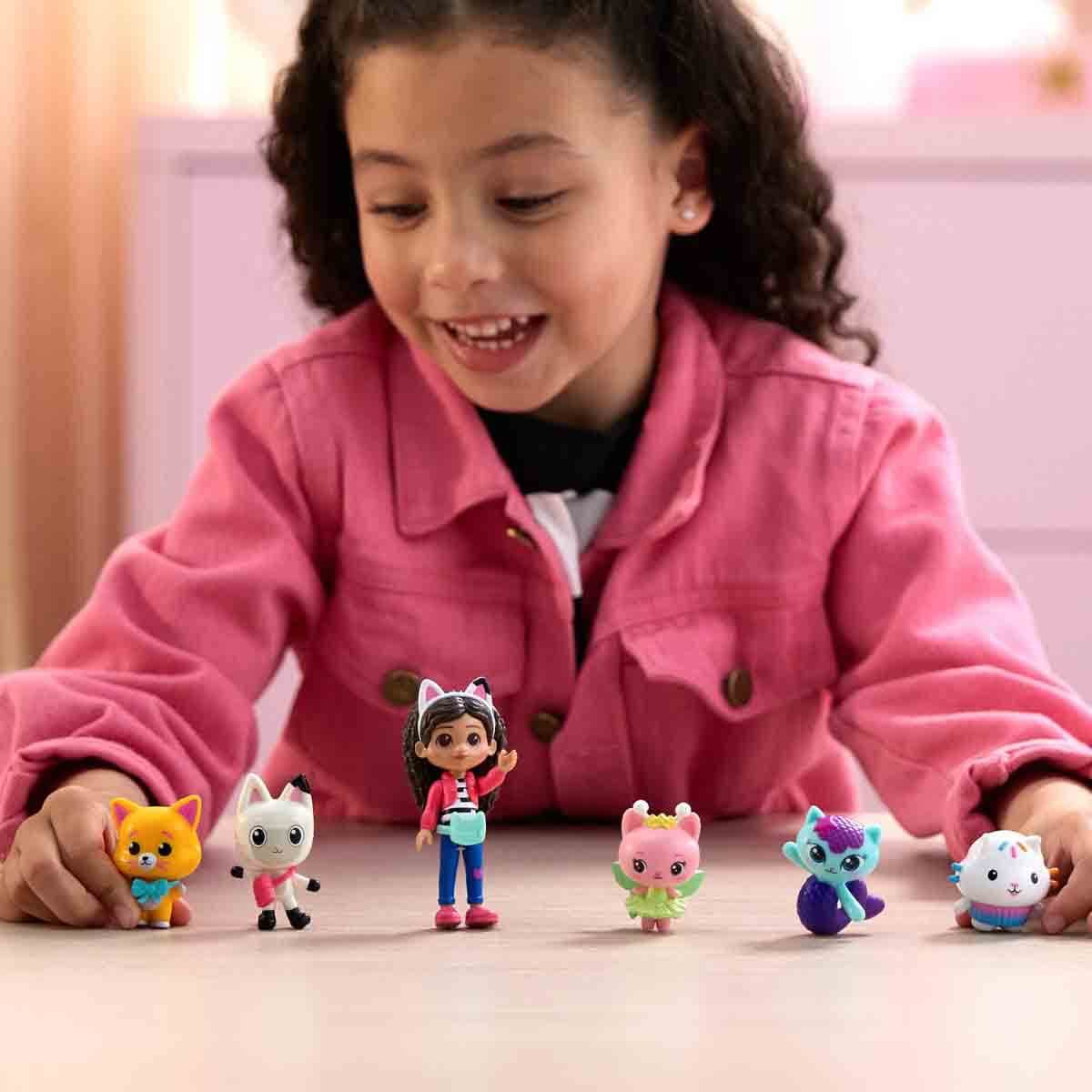 gabby-s-dollhouse-kedi-macerasi-ekibi-6-li-figur-seti-6072633-.jpg