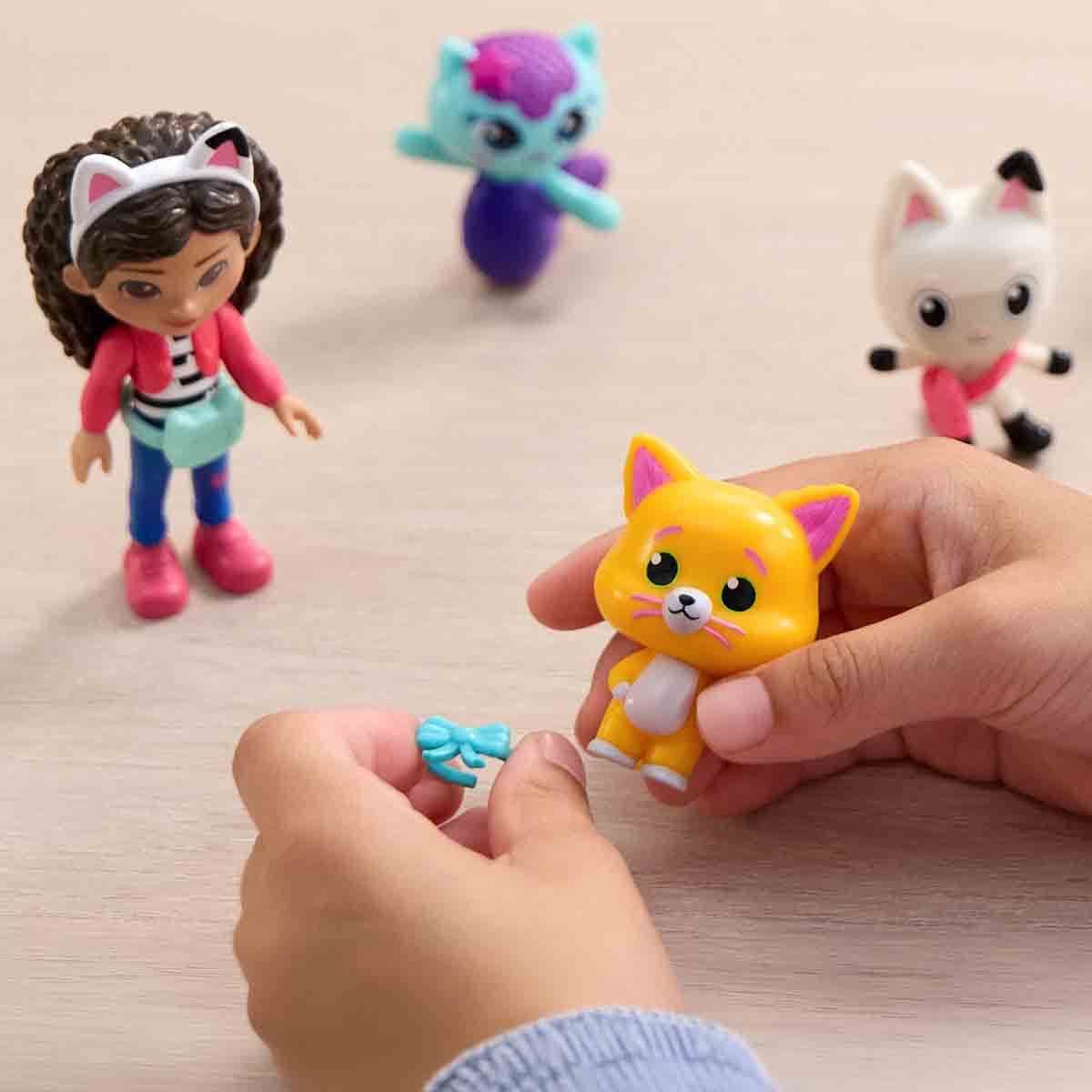 gabby-s-dollhouse-kedi-macerasi-ekibi-6-li-figur-seti-6072633-6.jpg
