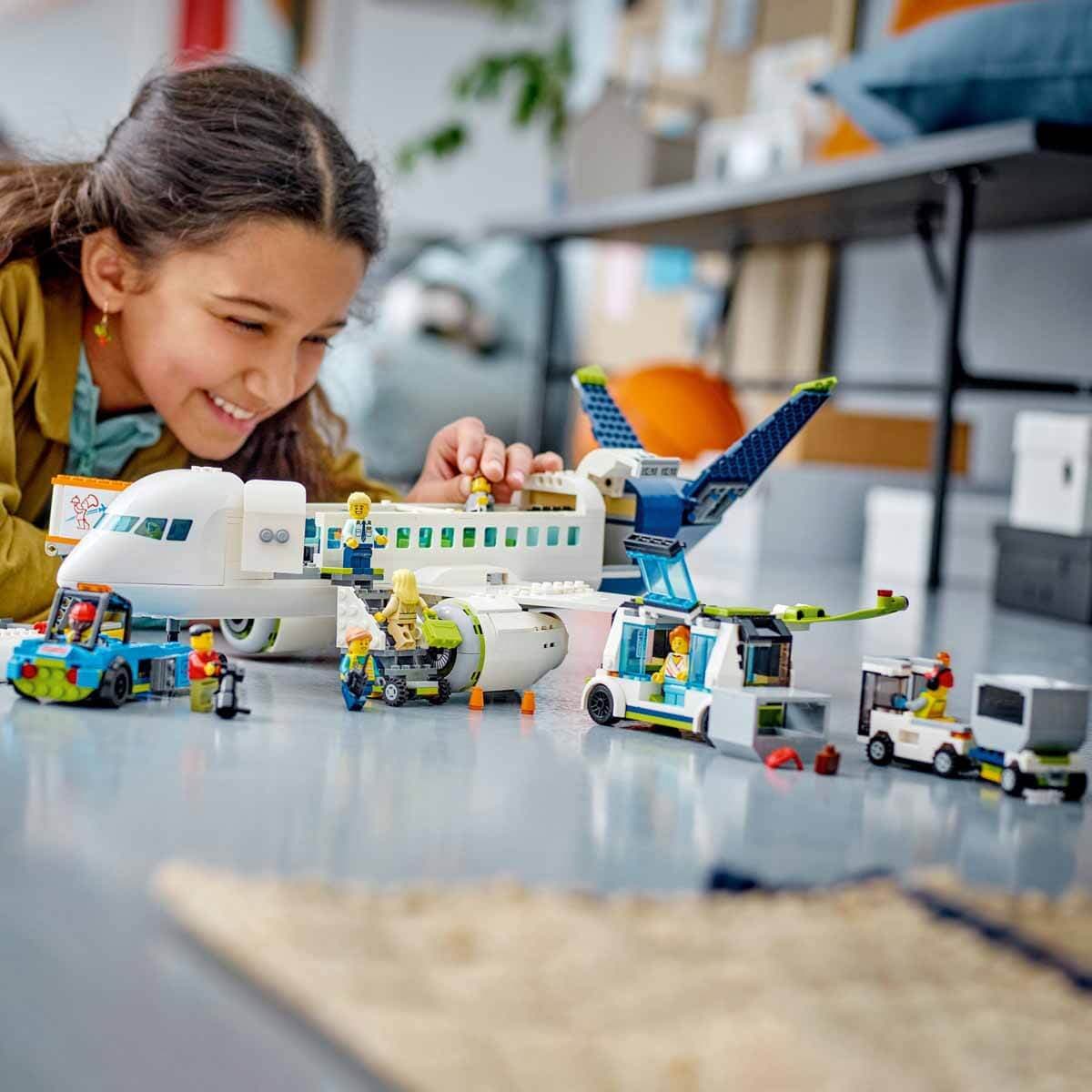 lego-city-yolcu-ucagi-60367-913-parca-4.jpeg