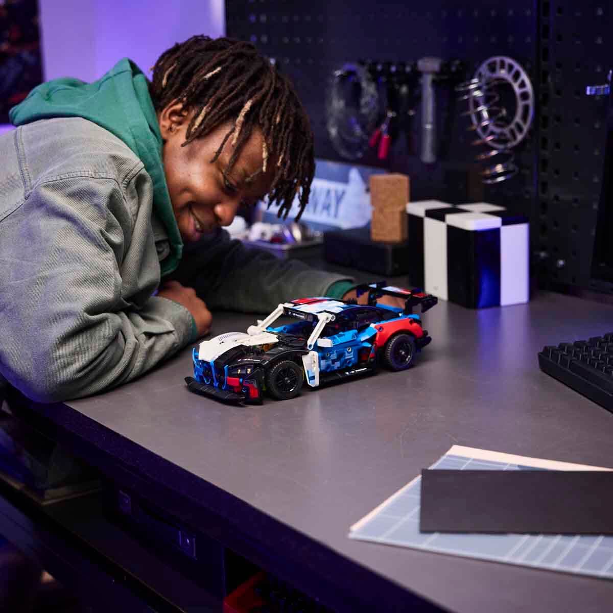 lego-technic-bmw-m4-gt3-evo-yaris-arabasi-42226-6.jpg