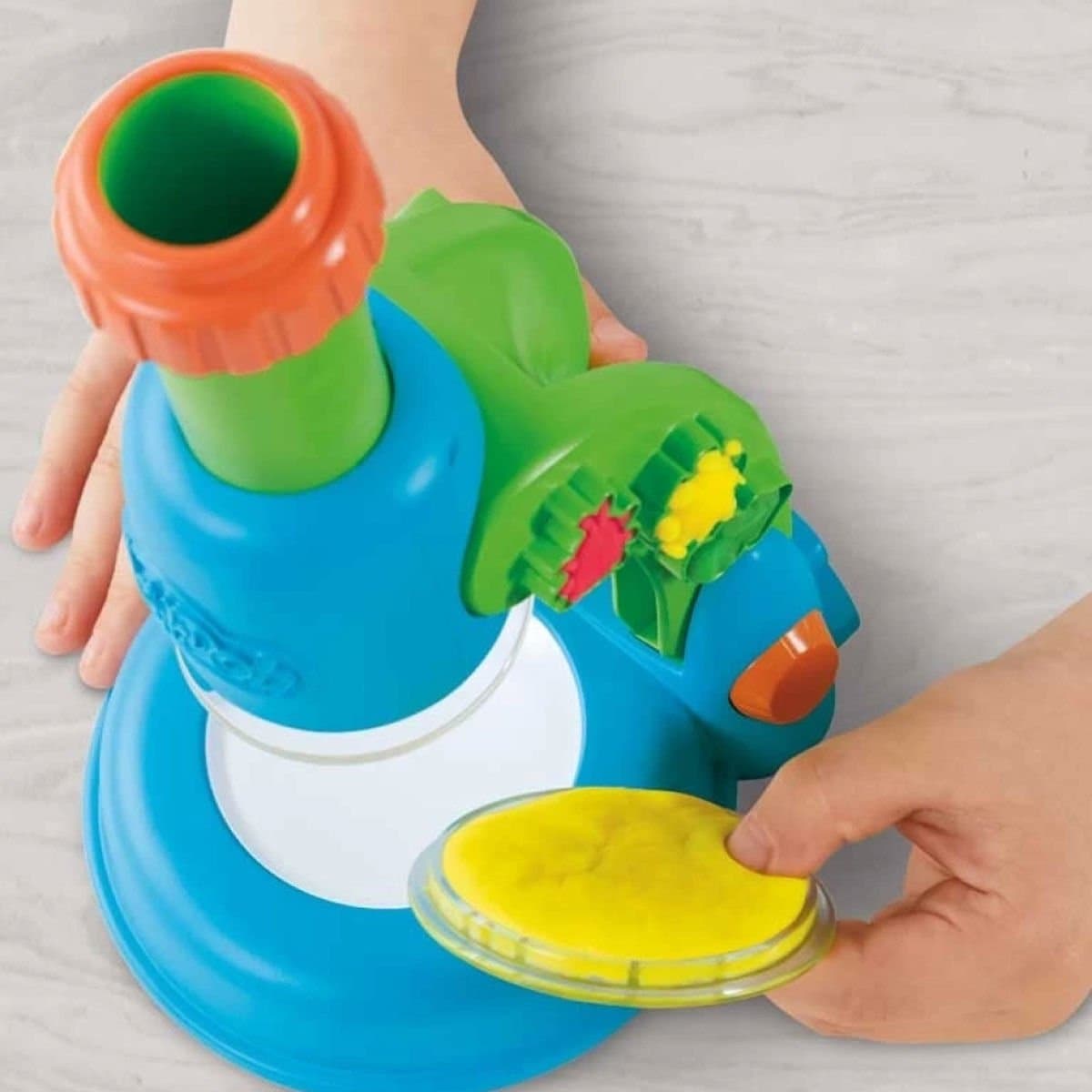 play-doh-isikli-mikroskop-oyun-seti-g0494-3.jpg